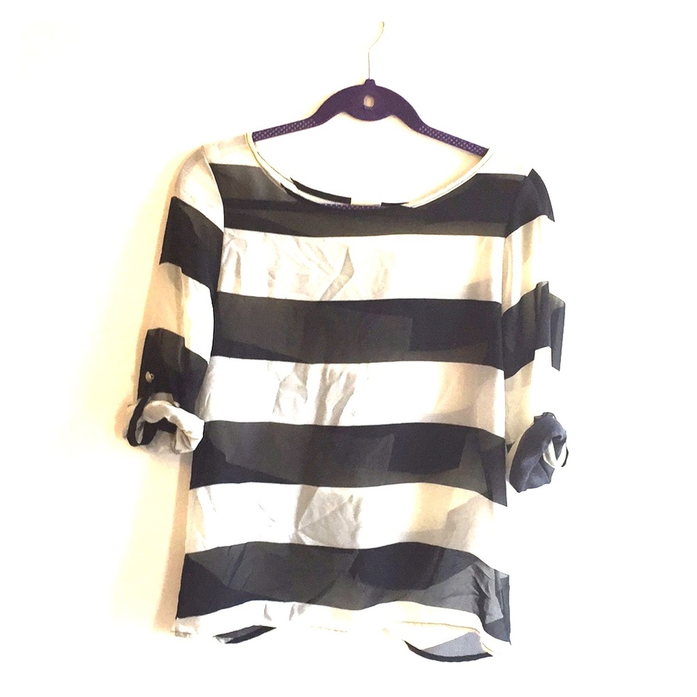 Whit and black open backed blouse